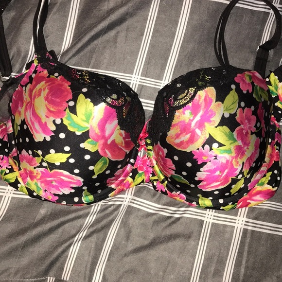 Victoria’s Secret Bra 38DD slight push-up.